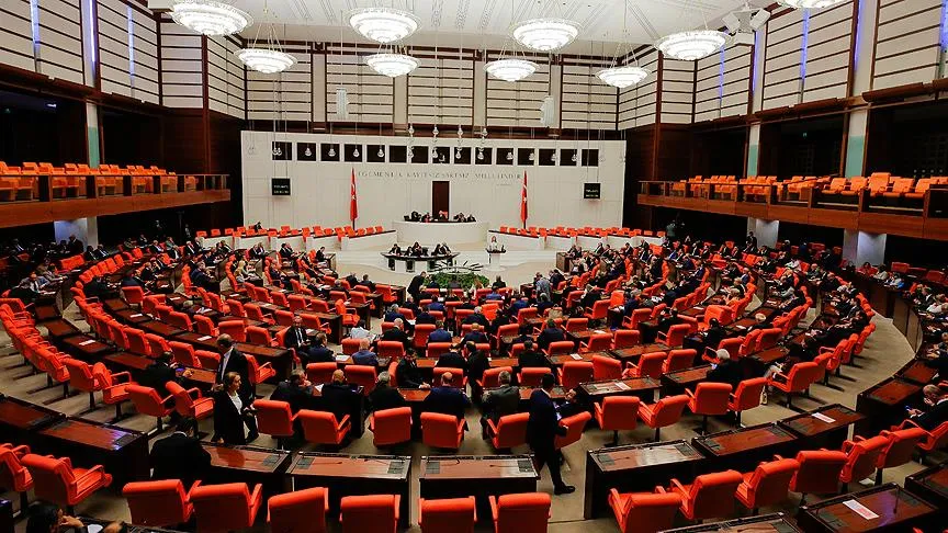 Mecliste Kürtçe Gerilimi! DEM’li Vekil Kürtçe Konuştu, CHP’li Biçer Mikrofonu Kapattı