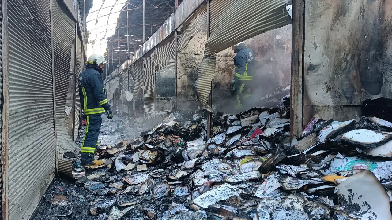 Van’da Yangın Felaketi, 30 İşyeri Tamamen Yandı