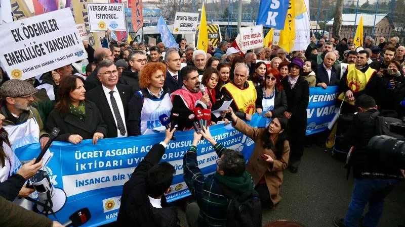 81 İlde İş Bırakan KESK: Memur Maaşı Acilen 79 Bin TL’ye Çıkartılmalıdır