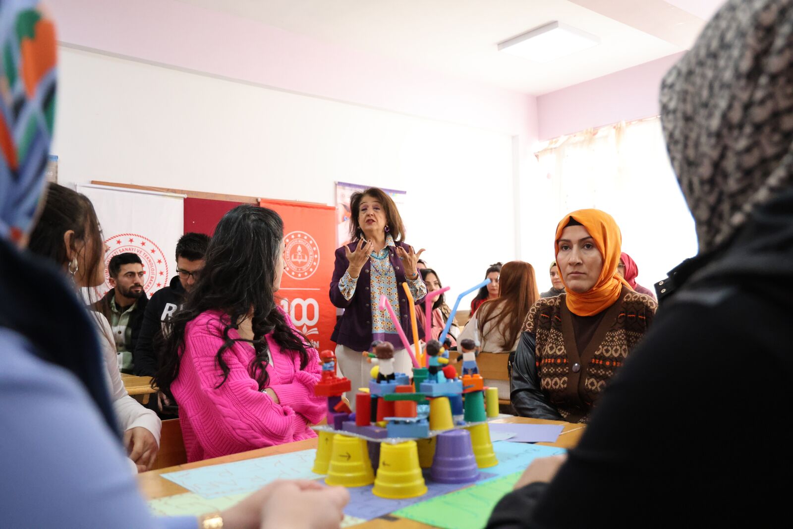 Okul Öncesi Öğretmenleri Öğrendiklerini Öğrencilere Aktaracak