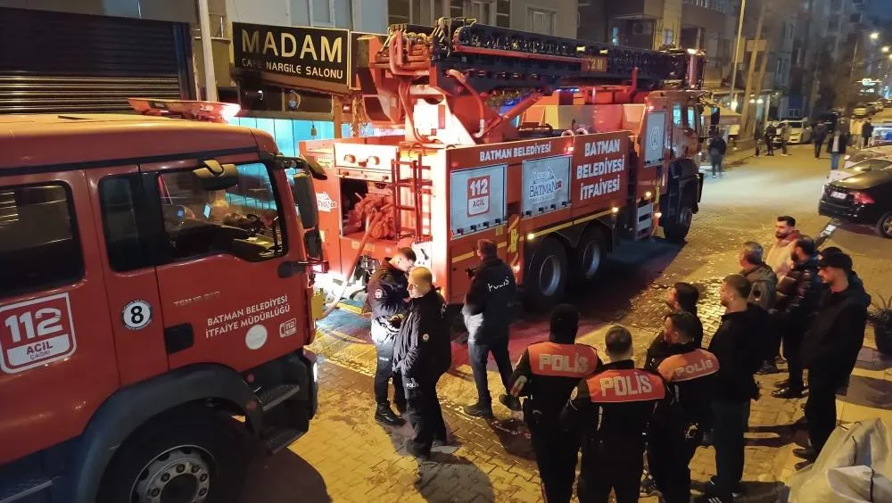 Evini Ateşe Verip Komşularından Yardım İstedi