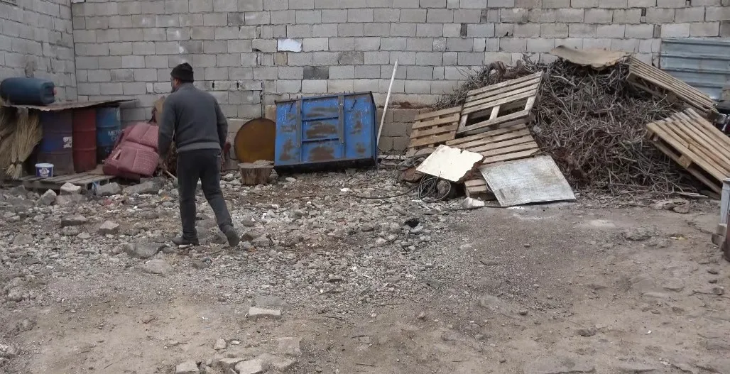 Ağır Hasarlı Diye Yıkılan Ev Kayıtlarda Hafif Hasarlı Çıktı: Evsiz Kaldı