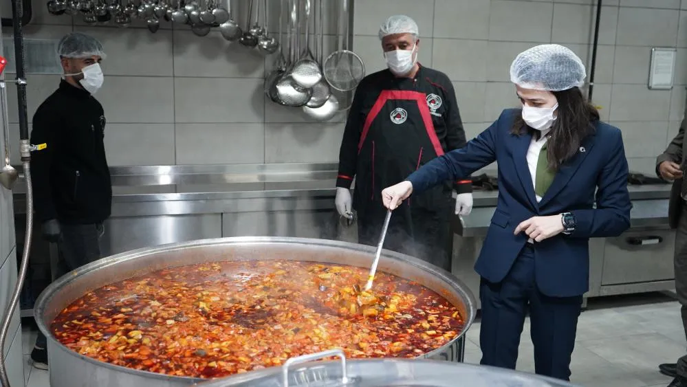 Şırnak'ta Bin Vatandaşa Her Gün 3 Çeşit Yemek Dağıtılıyor