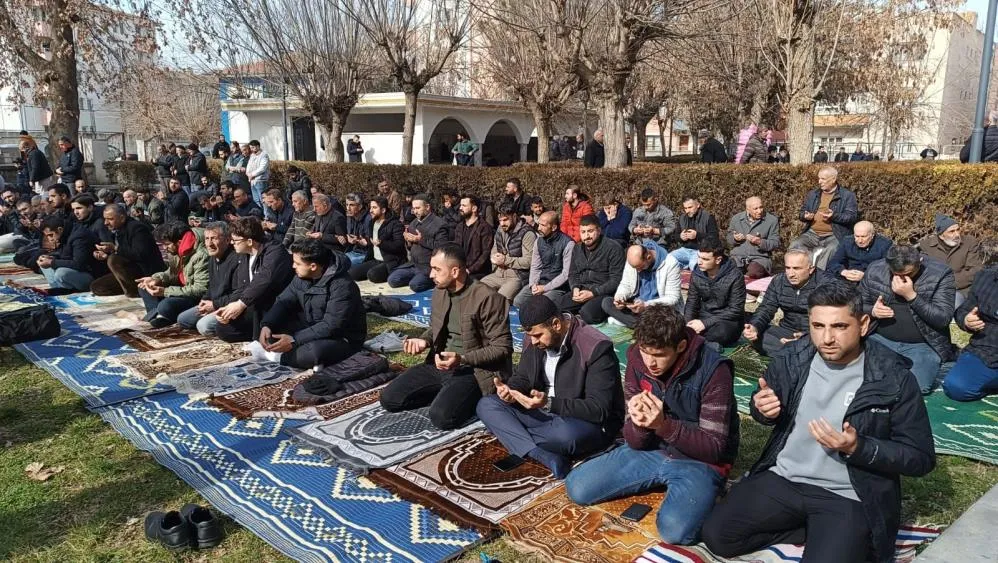 Batman'da Cuma Namazı Öncesi Yağmur Duası Yapıldı