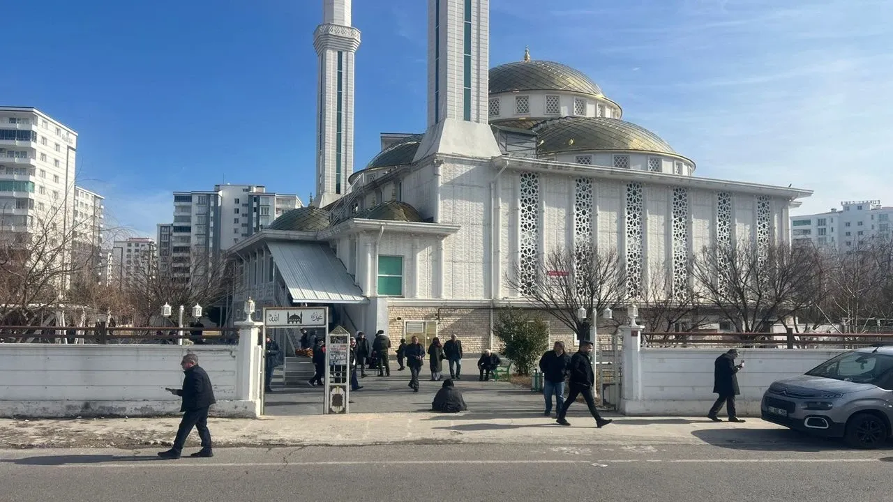 Diyarbakır’da Cemaat Yağmur İçin Dua Etti