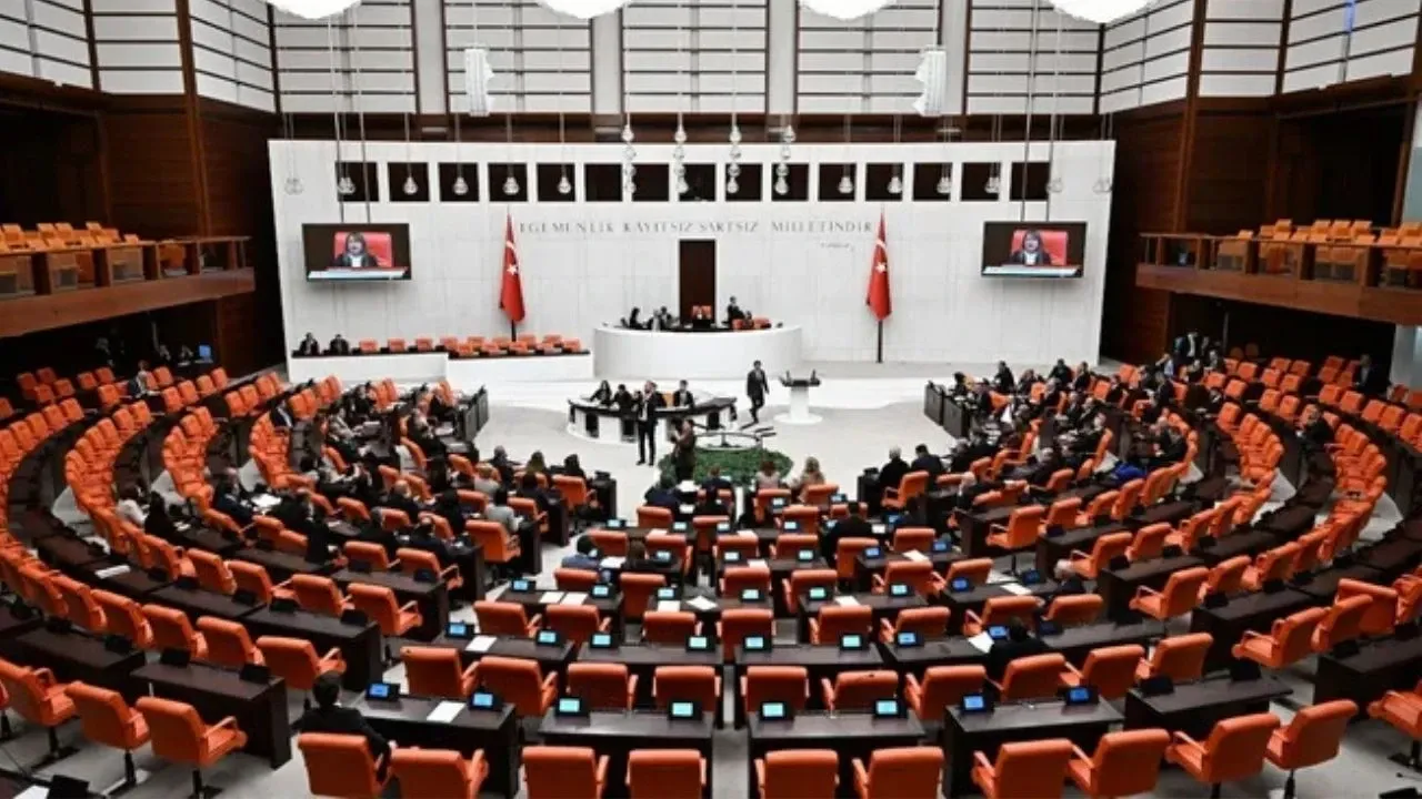 En Düşük Emekli Aylığını Belirleyen Teklif TBMM'de Kabul Edildi