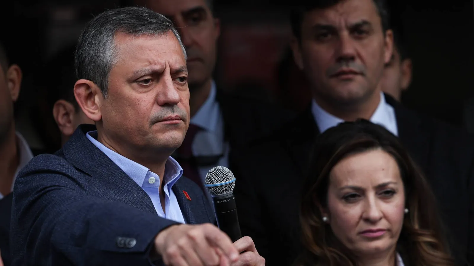 Özgür Özel'den "Kayyum" Tepkisi: Erdoğan’a Sesleniyorum; Bindiğin Dalı Kesersin