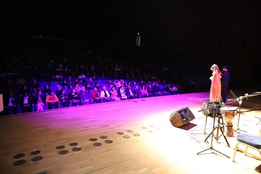 Dünya Anadil Günü'nde Konser ve Şiir Dinletisi