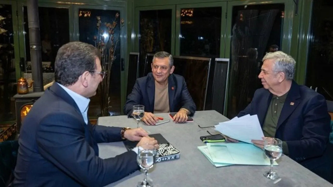 Mansur Yavaş Özgür Özel'e Ön Seçime Katılmayacağını Bildirdi