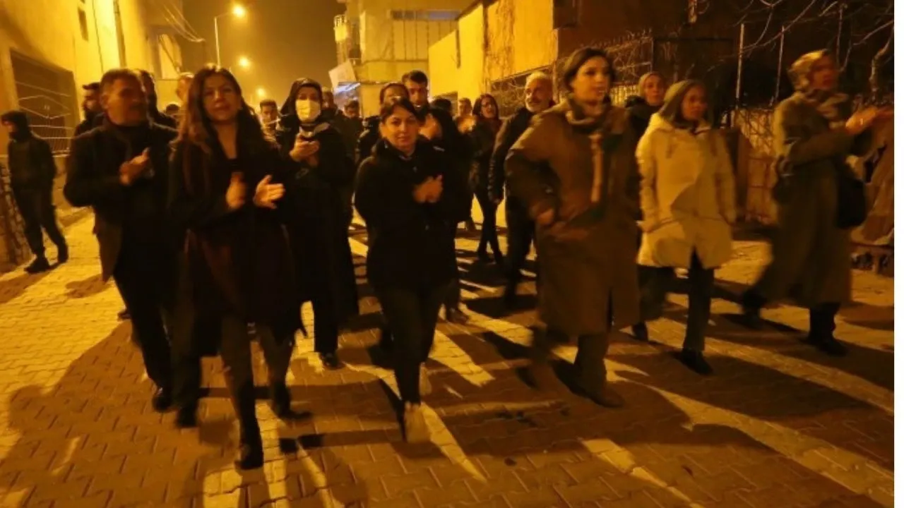 Siirt’te Kayyuma Karşı Gece Protestosu!