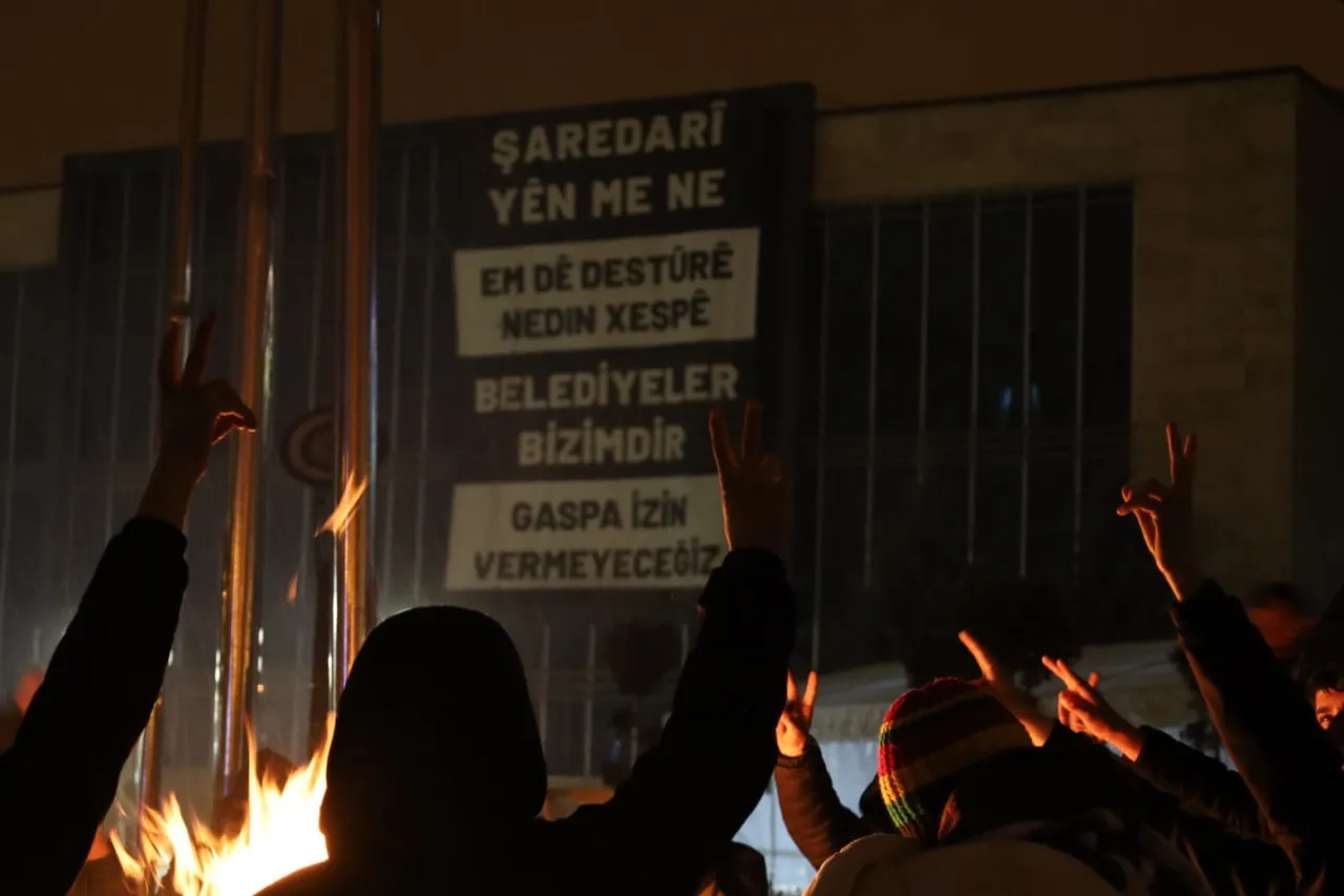 Van’daki Nöbet Eyleminde Dördüncü Gün: Konser, Sinevizyon, Stand-Up
