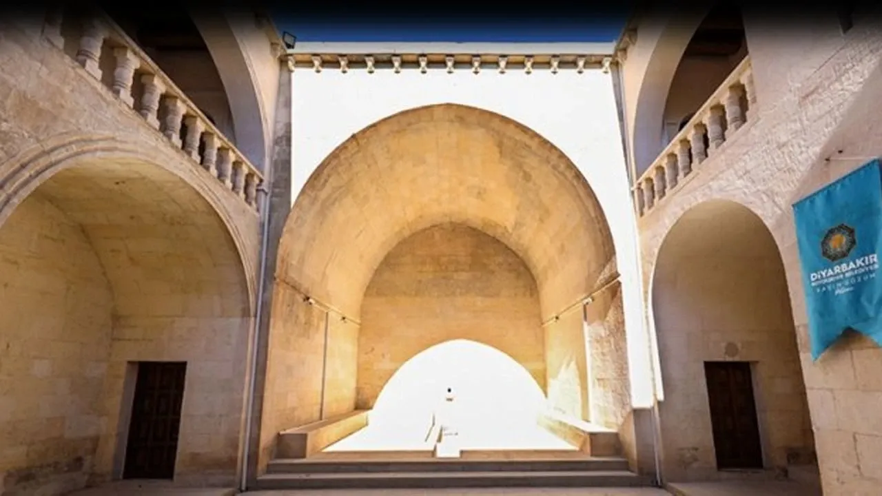 Diyarbakır’da 700 Yıllık Medrese Göz Kamaştırıyor