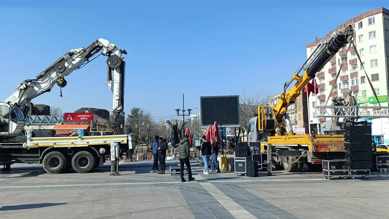 Diyarbakır'da Öcalan Hazırlığı, Dev Ekran Kuruluyor