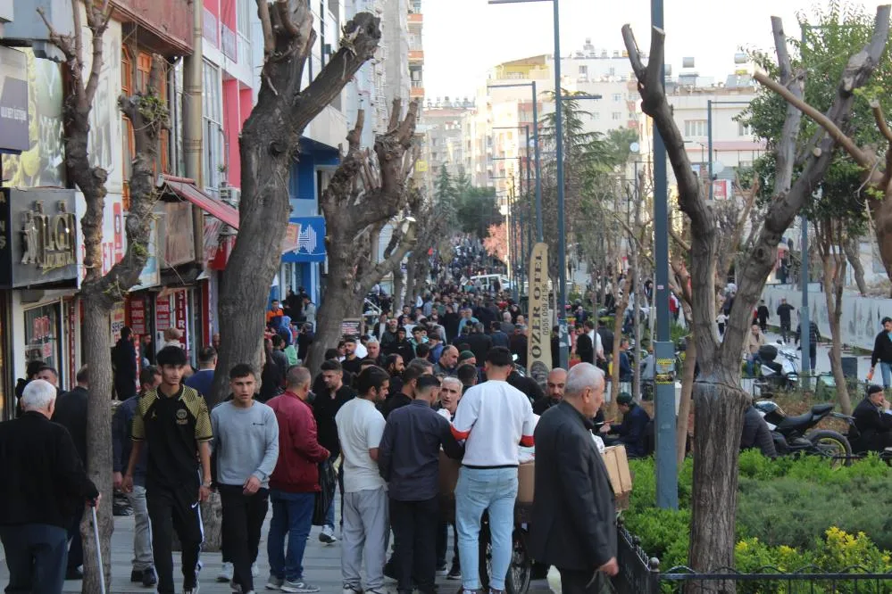 Çarşı ve Pazarlarda Bayram Yoğunluğu
