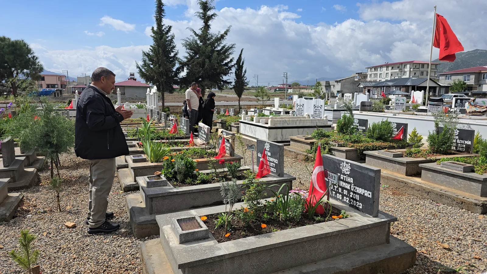 Depremde Yakınlarını Kaybedenlerin Buruk Bayramı