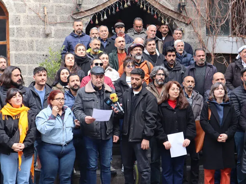 Sanatçılardan Öcalan'ın Çağrısına Destek