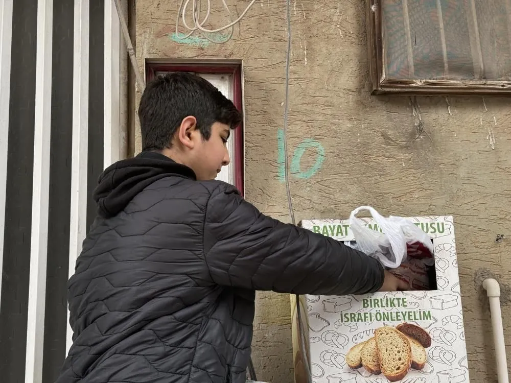 Bayat Ekmek Kutusu ile İsrafa Karşı Mücadele Ediliyor