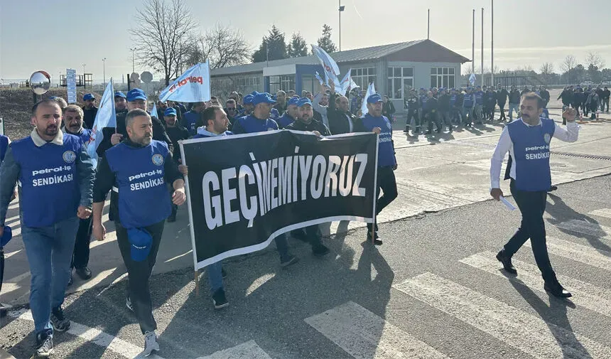 İşçiler Yürüdü: “İnsanca Yaşamaya Yetecek Ücret İstiyoruz”
