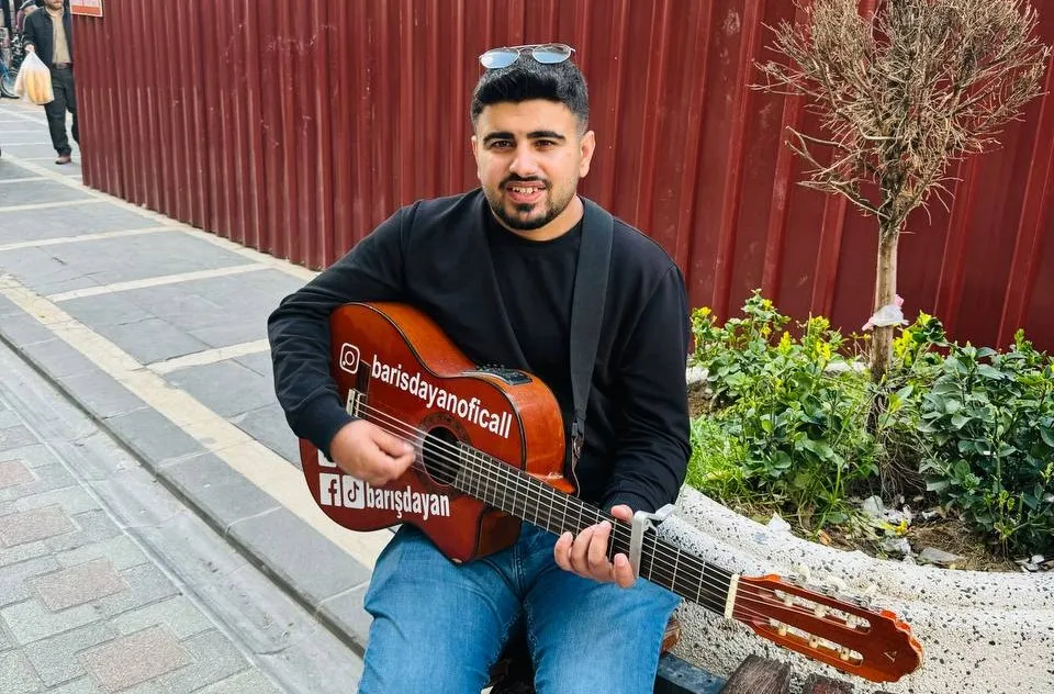 Amcası Dengbej Cemalê Mihê’nin İzinden Gidiyor