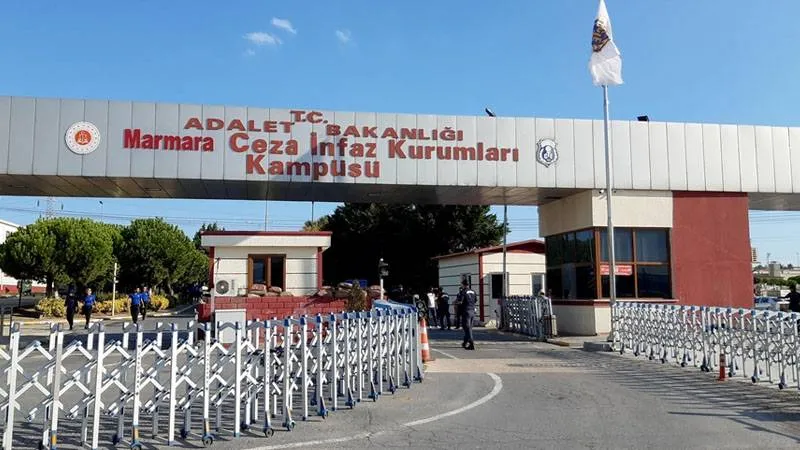 Silivri'de Gece Yarısı Hareketliliği; İBB Tutukluları Farklı Şehirlere Naklediliyor
