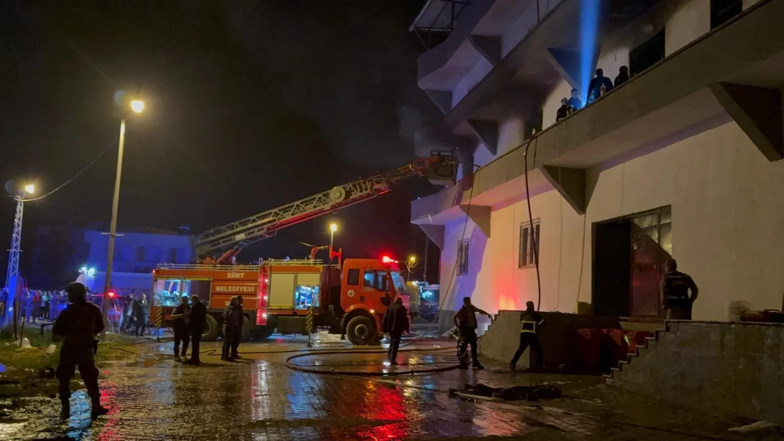 Terlik Fabrikasında Çıkan Yangında 11 Kişi Dumandan Etkilendi