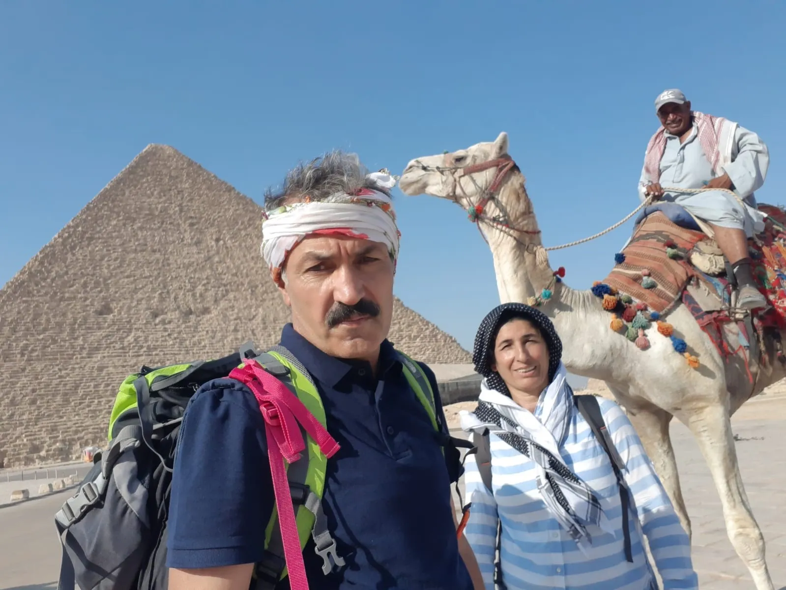 Şırnaklı Çift, İnekleri Satarak 16 Yılda 6 Kıtada 40 Ülke Gezdi
