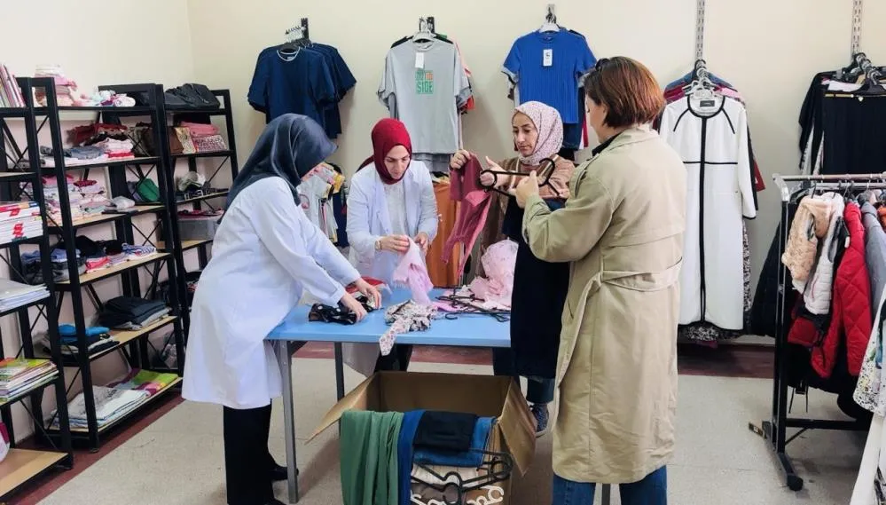 Şanlıurfalı Öğrenciler, İhtiyaç Sahibi Akranları İçin 'Sevgi Mağazası' Kurdu