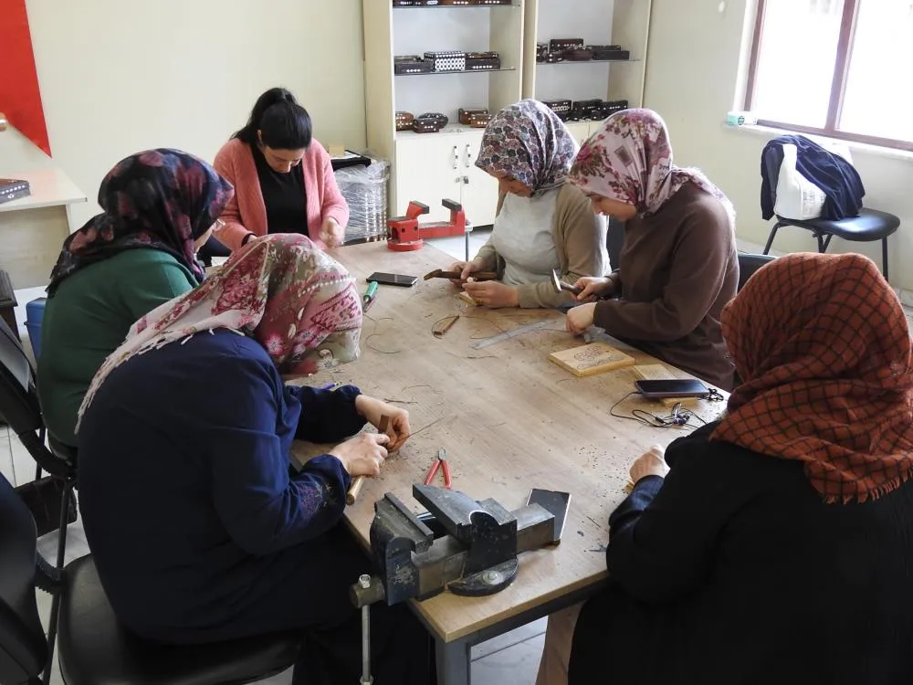Kadınlar, İşlemecilikte Erkeklere Taş Çıkarıyor