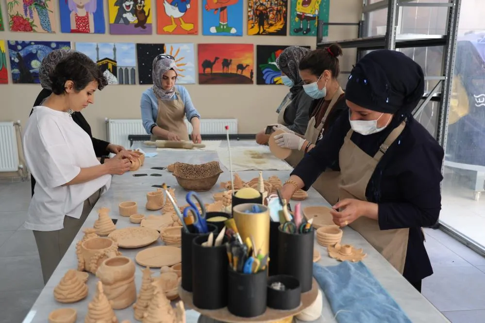 Diyarbakır'da 300 Kadın Kursiyer, Kendi İşini Kuracak Düzeyde Eğitim Alıyor