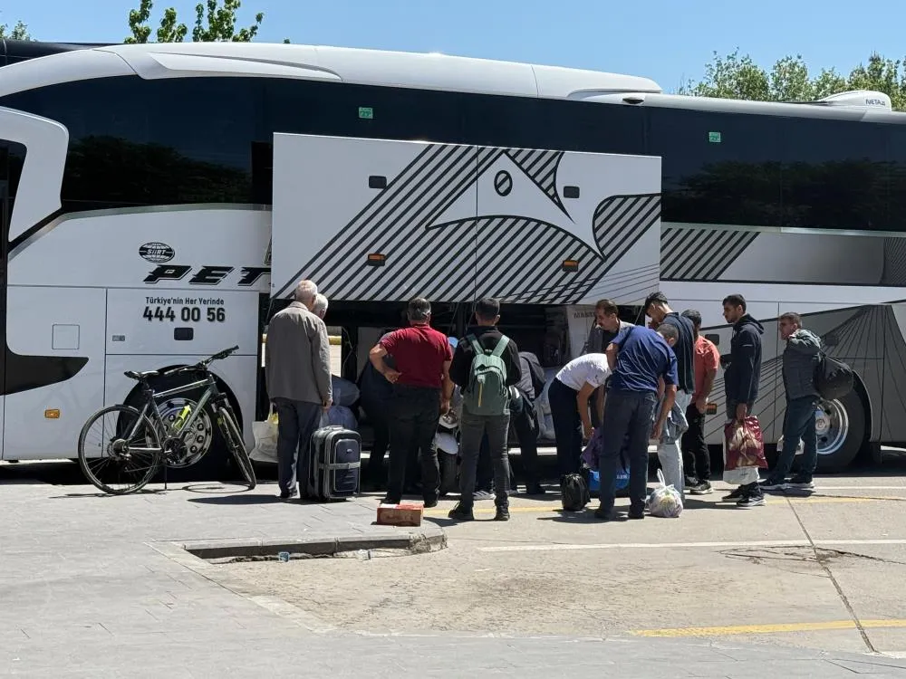 İstanbul Depreminin Ardından Memleketlere Dönüş Başladı