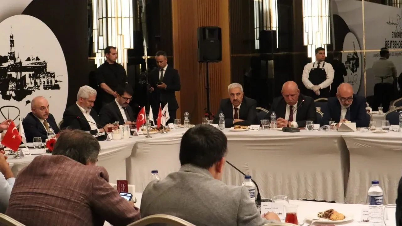 Diyarbakır’da “Süreç” polemiği! Ensarioğlu, STK’ları “Ölü Taklidi” Yapmakla Suçladı