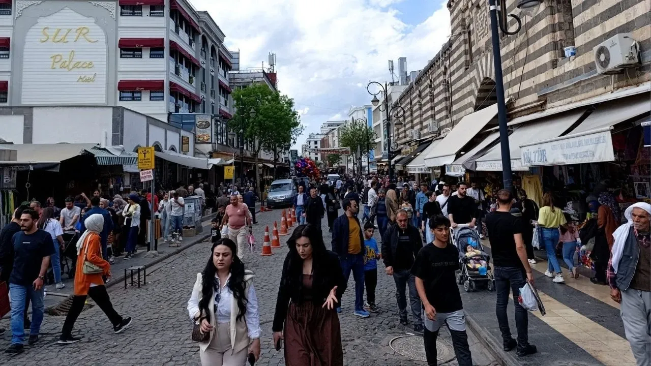 Diyarbakır'da Mahşeri Kalabalık!