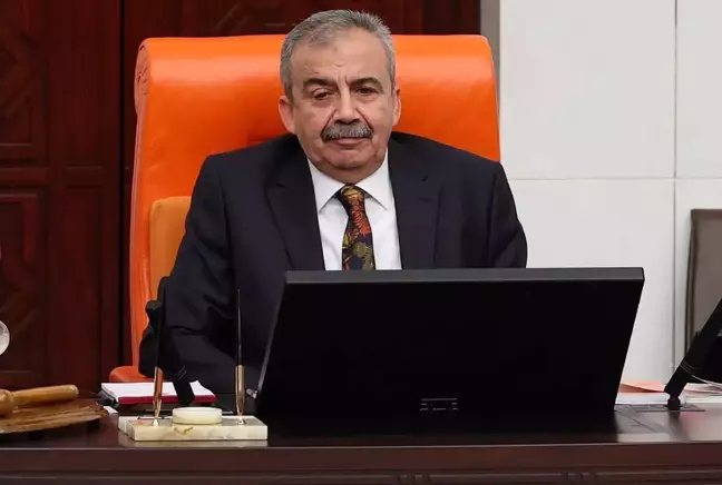 Sırrı Süreyya Önder'in Tedavi Gördüğü Hastaneden Açıklama: Hayati Tehlikesi Arttı