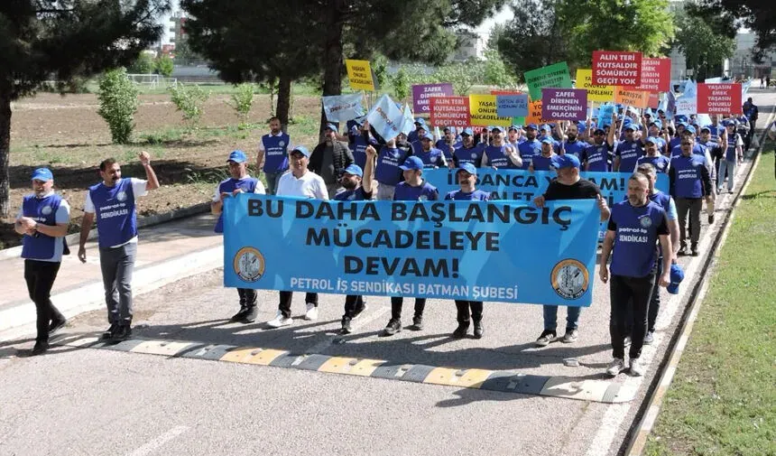 Tüpraş İşçileri Eylemlerini Sürdürüyor
