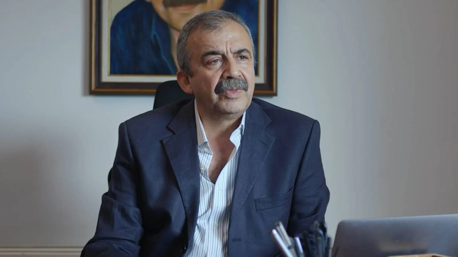 DEM Parti, Sırrı Süreyya Önder’e Suikast Girişimini Doğruladı: Aracında Düzenek Tespit Edildi