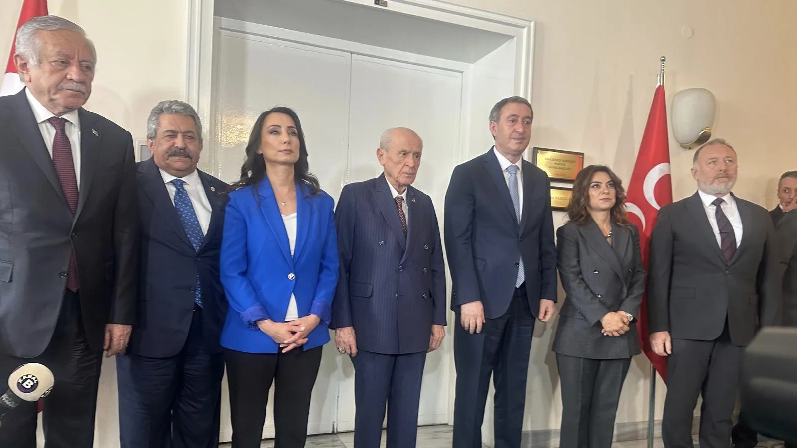 DEM Parti-MHP Görüşmesi Bitti: Bahçeli, Heyeti Kapıda Tokalaşarak Uğurladı