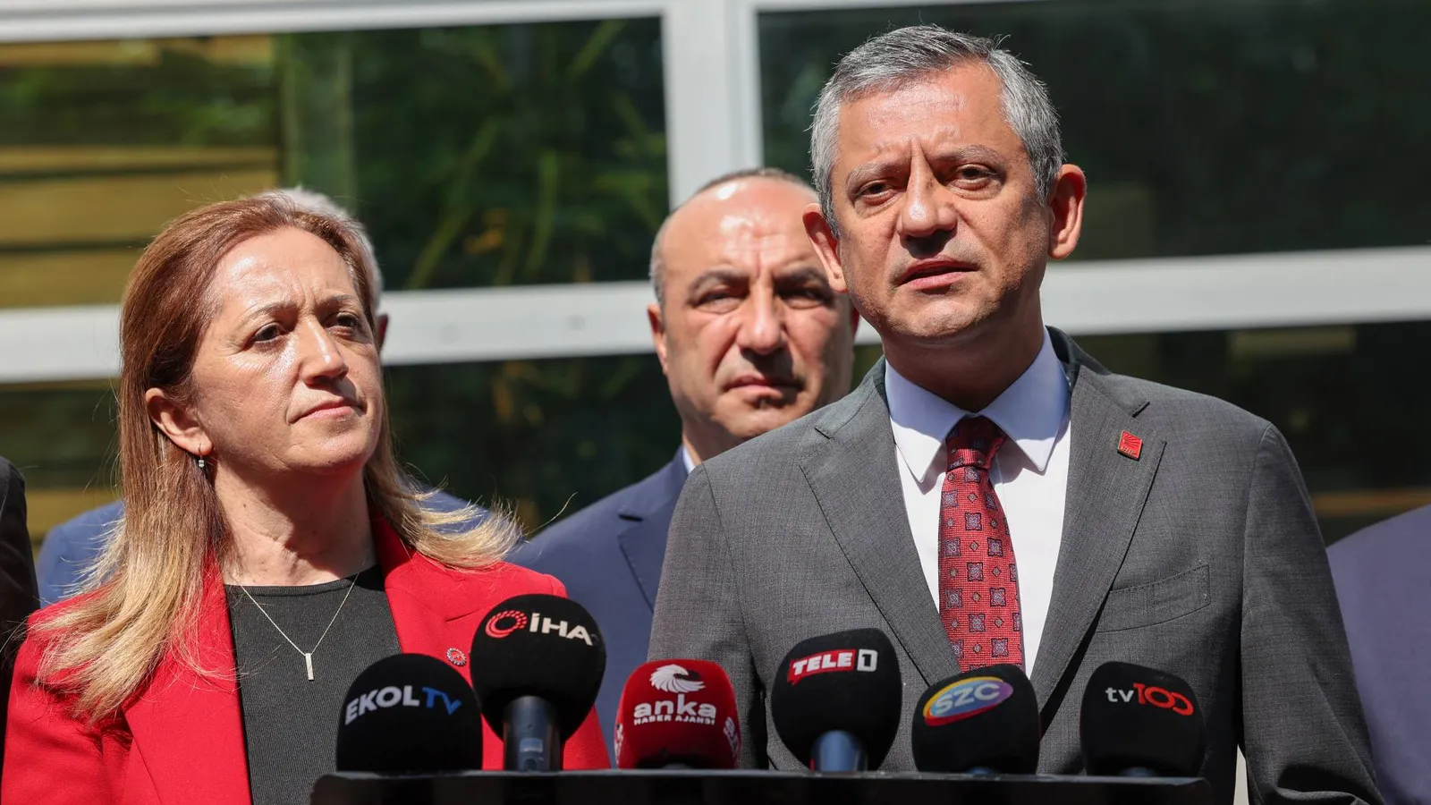 Özgür Özel DİSK'i Ziyaret Etti: Asgari Ücrete Ara Zam İçin Mücadeleyi Büyütmeliyiz