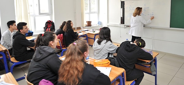 Yeni Sistem Tartışması: Liselerde Zorunlu Eğitim Kalkıyor Mu?