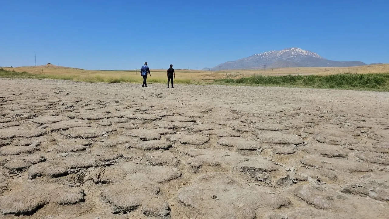 Norşin Gölü Kurudu: Kuraklık Tehlikesi Derinleşiyor