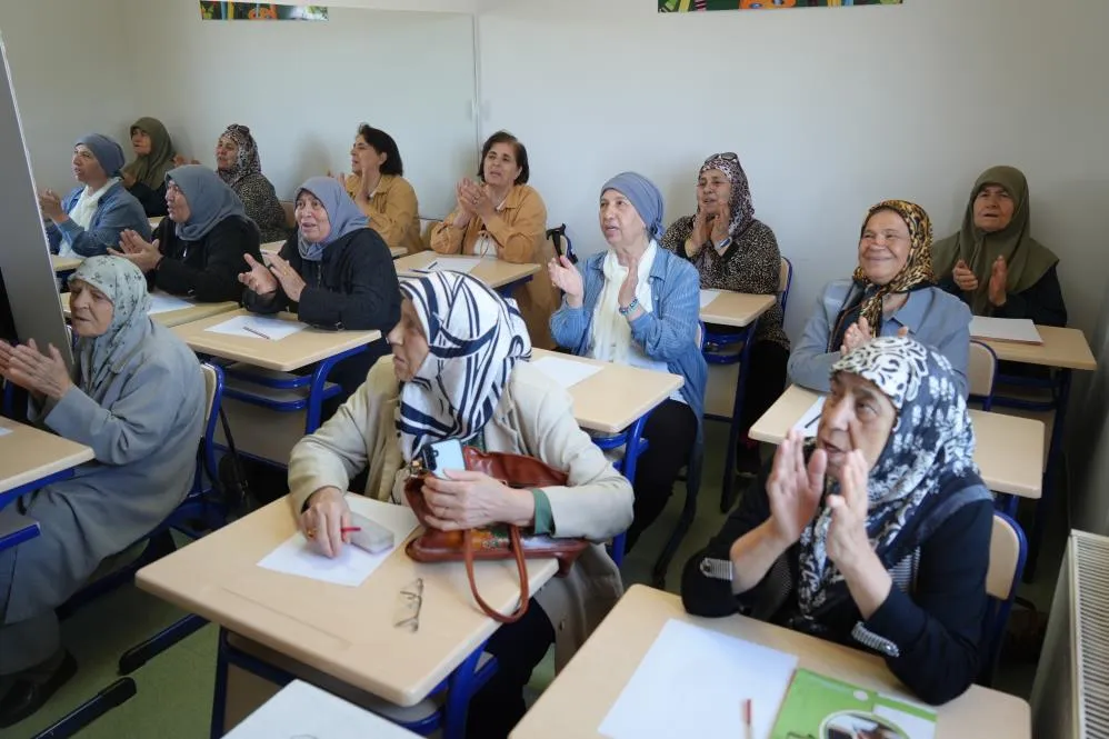 Torun Sahibi Ninelerin Okumayı Öğrenme Azimleri İmrendiriyor