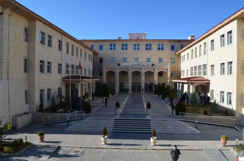 Siirt’te Okul Müdürüne Suç Duyurusu: “Mobbing ve Irkçı Söylemler Artarak Devam Ediyor”