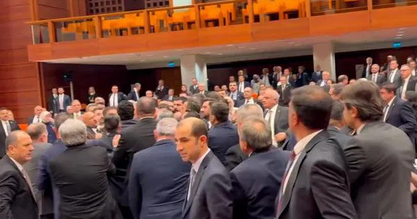 Bütçe Görüşmelerinin Son Gününde Meclis’te Yumruklu Kavga