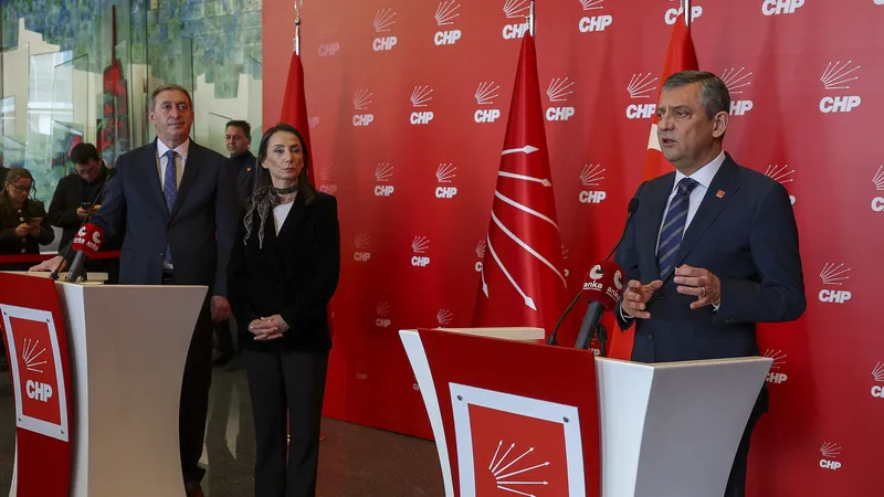 DEM Parti ve CHP'den Ortak Açıklama: “Mürşitpınar Sınır Kapısı İnsani Yardımlar İçin Açılsın”