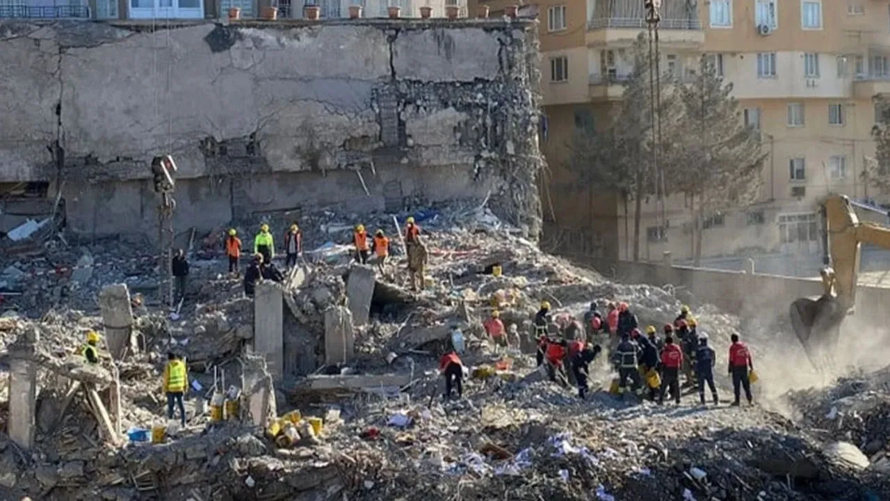 Diyarbakır'da Deprem Sanıkları Yargılandı