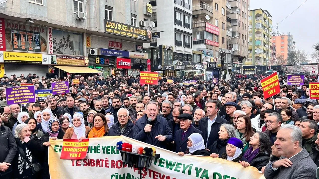 Diyarbakır'dan Dünyaya Mesaj: Kimse Kürtlerle Oynamasın