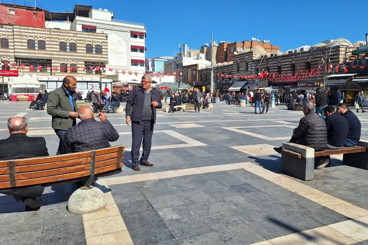 ABD ve İsrail'in Saldırılarına Bölge Halkı Ne Diyor? Diyarbakırlılar İran’a Bakıp Irak’ı, Suriye'yi Hatırlıyor