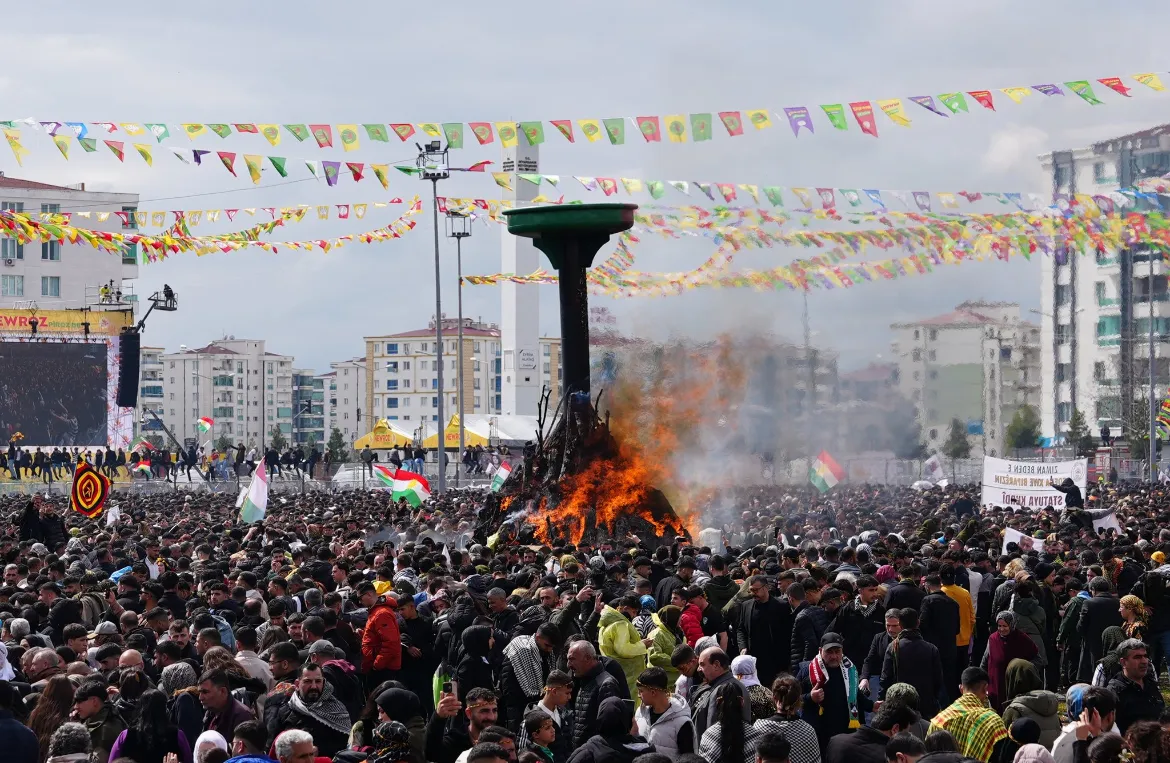 Diyarbakır’da Newroz Kutlandı: “Kürt Meselesini Çözen Bir Türkiye Bölgede Güçlü Bir Aktör Olur”
