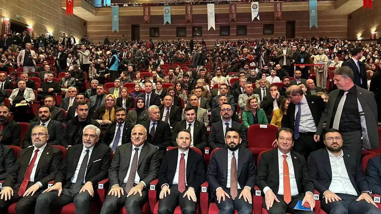 Gürlek Diyarbakır’da: Rojin Kabaiş’in Kardeşiyle Görüştü
