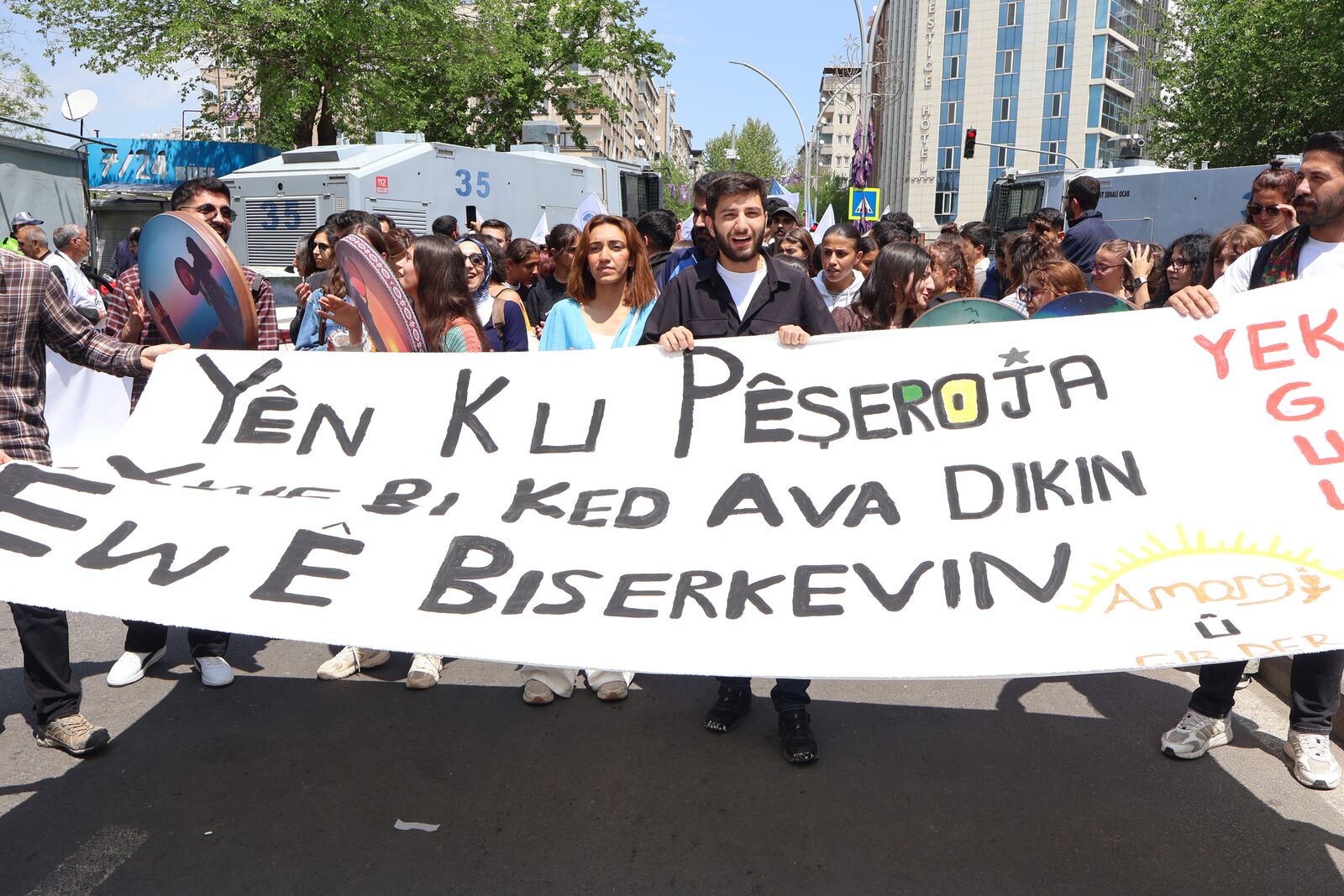 Diyarbakır’da 1 Mayıs: Katılımcıların Ortak Talebi Barış ve Adalet Oldu
