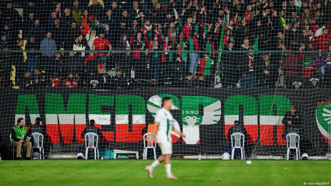 Amedspor - Esenler Erokspor maçında tribünlerde açılan bir Amedspor pankartı&nbsp; &nbsp; &nbsp; &nbsp; &nbsp; &nbsp;Fotoğraf: Yasin Akgul/AFP